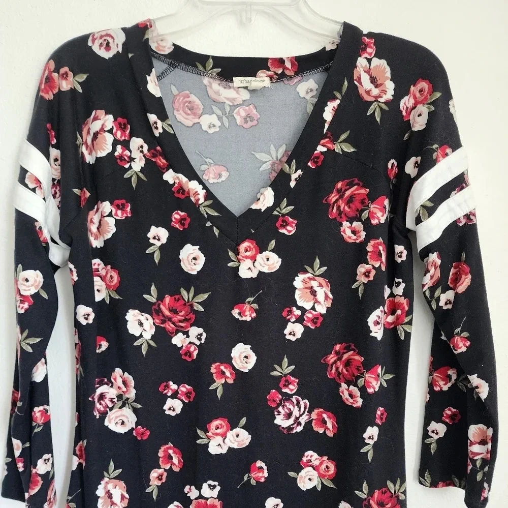 Urbanology Black Floral Dress 3/4 Sleeves V-neck 95% Polyester 5% Spandex. XXL - Picture 3 of 7